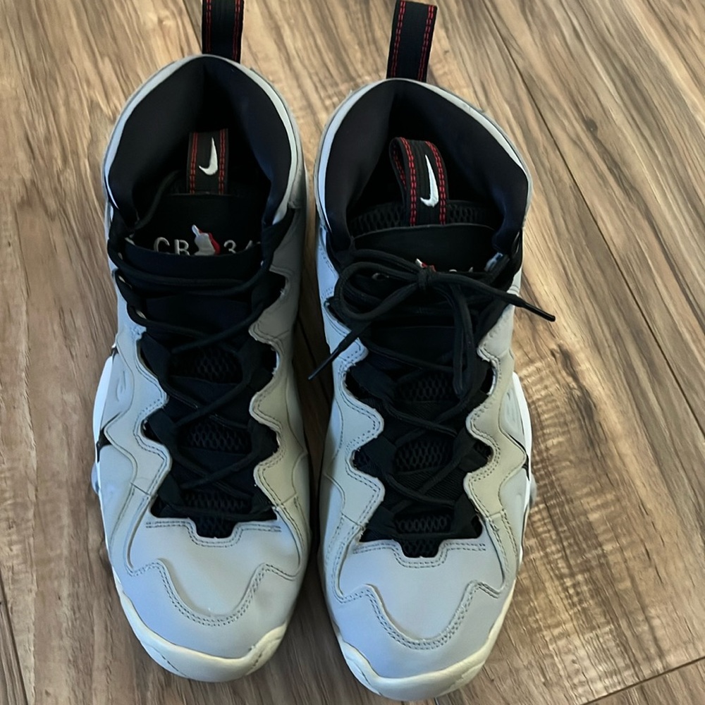 Men’s Charles Barkley size 11.5